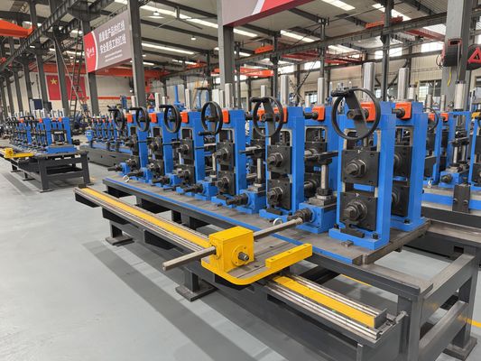 เครื่องทำท่อเหล็กมาตรฐาน ASTM เครื่องเชื่อมความถี่สูงความเร็วสูง
